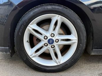 FORD FOCUS 1.0T EcoBoost Zetec Edition Hatchback 5dr Petrol Auto Euro 6 (s/