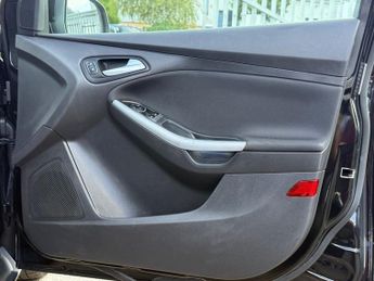 FORD FOCUS 1.0T EcoBoost Zetec Edition Hatchback 5dr Petrol Auto Euro 6 (s/