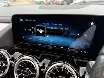 MERCEDES-BENZ EQA EQA 250 66.5kWh AMG Line (Premium) SUV 5dr Electric Auto (190 ps