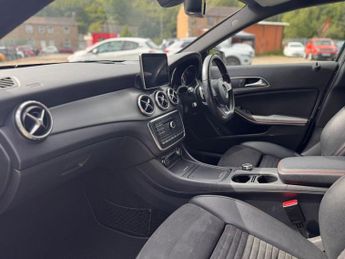 MERCEDES-BENZ GLA 2.1 GLA200d AMG Line (Premium) SUV 5dr Diesel 7G-DCT 4MATIC Euro