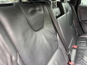 VOLVO XC60 2.4 D4 R-Design Lux Nav SUV 5dr Diesel Auto AWD Euro 6 (s/s) (19