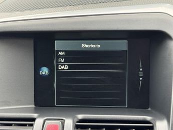VOLVO XC60 2.4 D4 R-Design Lux Nav SUV 5dr Diesel Auto AWD Euro 6 (s/s) (19