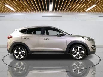 HYUNDAI TUCSON 2.0 CRDi Premium SUV 5dr Diesel Auto 4WD Euro 6 (136 ps)