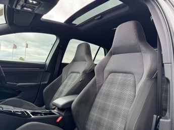 VOLKSWAGEN GOLF 2.0 TDI GTD Hatchback 5dr Diesel DSG Euro 6 (s/s) (200 ps) * HUG