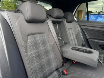 VOLKSWAGEN GOLF 2.0 TDI GTD Hatchback 5dr Diesel DSG Euro 6 (s/s) (200 ps) * HUG