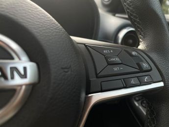 NISSAN JUKE 1.0 DIG-T N-Connecta SUV 5dr Petrol DCT Auto Euro 6 (s/s) (114 p