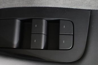 TESLA Model 3 (Dual Motor) Long Range Auto 4WDE 4dr