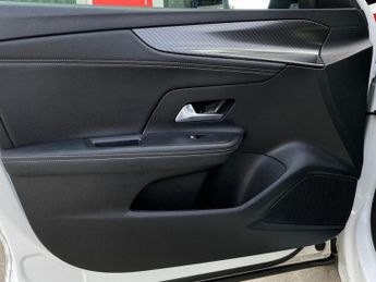 VAUXHALL MOKKA ELECTRIC 50kWh SRi Premium SUV 5dr Electric Auto (136 ps)