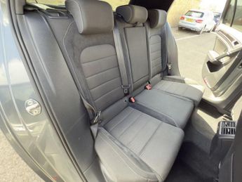 VOLKSWAGEN GOLF 2.0 TSI R Hatchback 5dr Petrol DSG 4Motion Euro 6 (s/s) (300 ps)