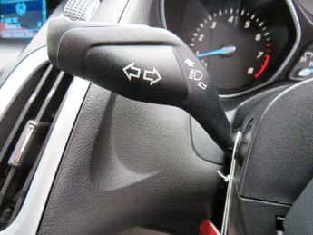 FORD FOCUS 1.6 Zetec Hatchback 5dr Petrol Powershift Euro 5 (125 ps)