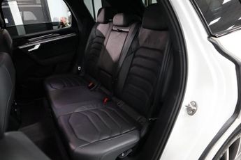 VOLKSWAGEN TOUAREG 3.0 TDI V6 R-Line SUV 5dr Diesel Tiptronic 4Motion Euro 6 (s/s) 