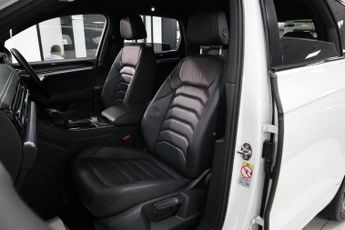 VOLKSWAGEN TOUAREG 3.0 TDI V6 R-Line SUV 5dr Diesel Tiptronic 4Motion Euro 6 (s/s) 