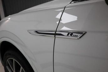 VOLKSWAGEN TOUAREG 3.0 TDI V6 R-Line SUV 5dr Diesel Tiptronic 4Motion Euro 6 (s/s) 