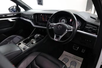 VOLKSWAGEN TOUAREG 3.0 TDI V6 R-Line SUV 5dr Diesel Tiptronic 4Motion Euro 6 (s/s) 