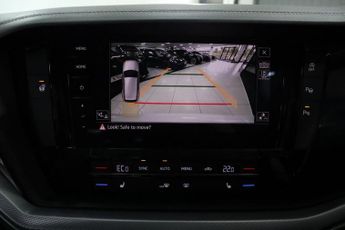 VOLKSWAGEN TOUAREG 3.0 TDI V6 R-Line SUV 5dr Diesel Tiptronic 4Motion Euro 6 (s/s)