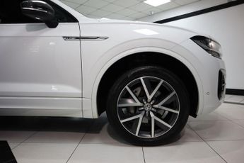 VOLKSWAGEN TOUAREG 3.0 TDI V6 R-Line SUV 5dr Diesel Tiptronic 4Motion Euro 6 (s/s) 