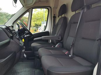 PEUGEOT BOXER 2.2 BlueHDi 335 Professional Panel Van 5dr Diesel Manual L3 H2 E