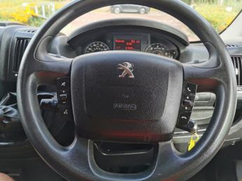 PEUGEOT BOXER 2.2 BlueHDi 335 Professional Panel Van 5dr Diesel Manual L3 H2 E