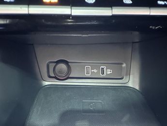 MG MG ZS 72.6kWh Trophy Long Range SUV 5dr Electric Auto (156 ps)