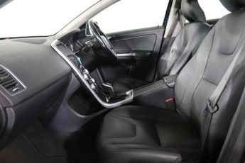 VOLVO XC60 2.4 D5 SE Lux Nav SUV 5dr Diesel Geartronic AWD Euro 5 (215 ps)