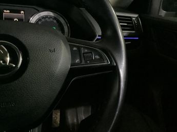 SKODA SUPERB 2.0 TDI Laurin & Klement Hatchback 5dr Diesel DSG Auto 6Spd Euro