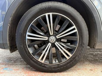 VOLKSWAGEN TIGUAN 1.4 TSI SE Navigation SUV 5dr Petrol DSG 4Motion Euro 6 (s/s) (1