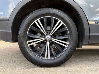 VOLKSWAGEN TIGUAN 1.4 TSI SE Navigation SUV 5dr Petrol DSG 4Motion Euro 6 (s/s) (1