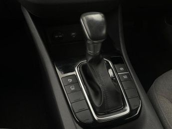 HYUNDAI IONIQ 1.6 h-GDi Premium SE Hatchback 5dr Petrol Hybrid DCT Euro 6 (s/s