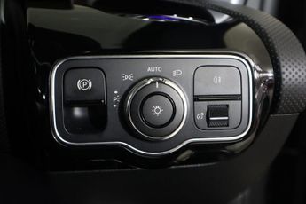 MERCEDES-BENZ CLA 1.3 CLA200 AMG Line (Premium) Coupe 7G-DCT Euro 6 (s/s) 4dr