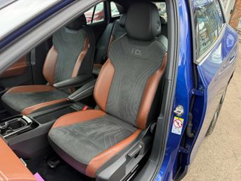 VOLKSWAGEN ID.4 Pure 52kWh Life SUV 5dr Electric Auto (148 ps)