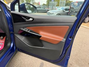 VOLKSWAGEN ID.4 Pure 52kWh Life SUV 5dr Electric Auto (148 ps)