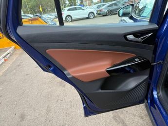 VOLKSWAGEN ID.4 Pure 52kWh Life SUV 5dr Electric Auto (148 ps)