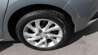 TOYOTA AURIS 1.8 VVT-h Icon Tech Hatchback 5dr Petrol Hybrid CVT Euro 6 (s/s)