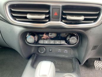 NISSAN JUKE 1.0 DIG-T N-Connecta SUV 5dr Petrol DCT Auto Euro 6 (s/s) (114 p