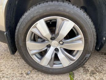 PEUGEOT 2008 1.6 VTi Allure SUV 5dr Petrol Auto Euro 5 (120 ps)