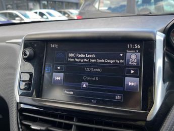 PEUGEOT 2008 1.6 VTi Allure SUV 5dr Petrol Auto Euro 5 (120 ps)