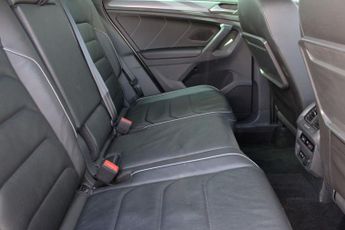 VOLKSWAGEN TIGUAN 2.0 TDI R-Line Tech SUV 5dr Diesel DSG Euro 6 (s/s) (150 ps)