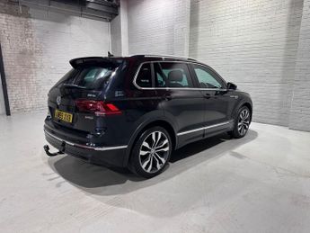 VOLKSWAGEN TIGUAN 2.0 TDI R-Line Tech SUV 5dr Diesel DSG 4Motion Euro 6 (s/s) (190