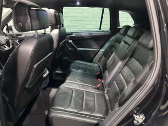 VOLKSWAGEN TIGUAN 2.0 TDI R-Line Tech SUV 5dr Diesel DSG 4Motion Euro 6 (s/s) (190