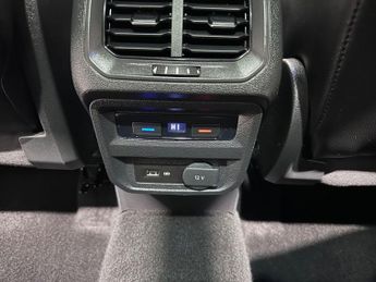 VOLKSWAGEN TIGUAN 2.0 TDI R-Line Tech SUV 5dr Diesel DSG 4Motion Euro 6 (s/s) (190