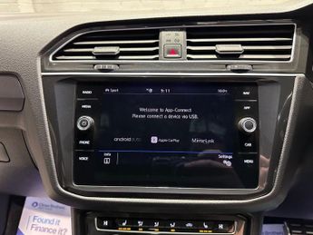 VOLKSWAGEN TIGUAN 2.0 TDI R-Line Tech SUV 5dr Diesel DSG 4Motion Euro 6 (s/s) (190