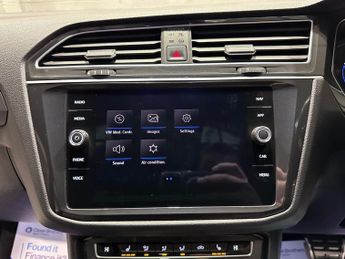 VOLKSWAGEN TIGUAN 2.0 TDI R-Line Tech SUV 5dr Diesel DSG 4Motion Euro 6 (s/s) (190
