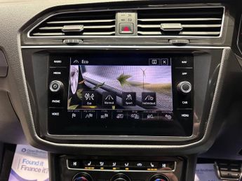 VOLKSWAGEN TIGUAN 2.0 TDI R-Line Tech SUV 5dr Diesel DSG 4Motion Euro 6 (s/s) (190