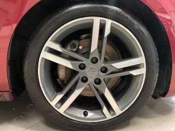 AUDI A4 2.0 TDI ultra S line Saloon 4dr Diesel S Tronic Euro 6 (s/s) (19