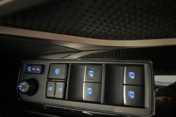 TOYOTA C-HR 1.8 VVT-h Design SUV 5dr Petrol Hybrid CVT Euro 6 (s/s) (122 ps)