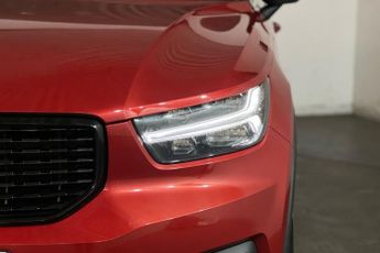 VOLVO XC40 2.0 D4 R-Design SUV 5dr Diesel Auto AWD Euro 6 (s/s) (190 ps) Re