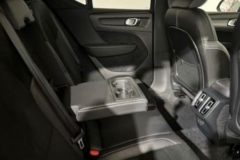 VOLVO XC40 2.0 D4 R-Design SUV 5dr Diesel Auto AWD Euro 6 (s/s) (190 ps) Re