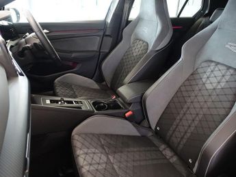 VOLKSWAGEN GOLF 2.0 TDI R-Line Hatchback 5dr Diesel DSG Euro 6 (s/s) (150 ps)
