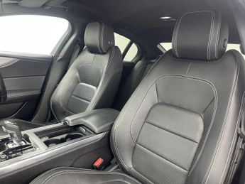 JAGUAR XE 2.0 P250i R-Dynamic SE Saloon 4dr Petrol Auto Euro 6 (s/s) (250 