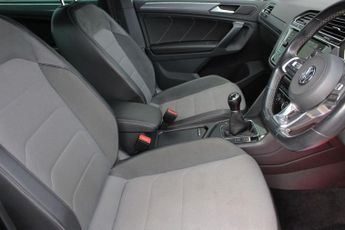 VOLKSWAGEN TIGUAN 2.0 TDI R-Line Tech SUV 5dr Diesel Manual Euro 6 (s/s) (150 ps)